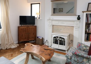 CLEMENTINE COTTAGE, family friendly, with a garden in Staindrop