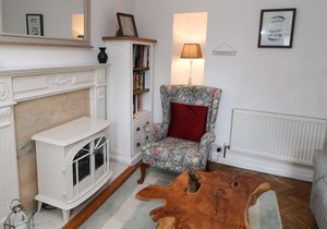 CLEMENTINE COTTAGE, family friendly, with a garden in Staindrop