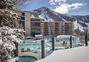 Cliff Lodge Snowbird King BDRM w/Sofabed 3/4th to 3/8th ski in/ski out sleeps 4