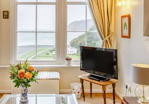 CLOONEAVIN APARTMENT 2, pet friendly in Lynmouth