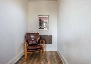 Close to bars & restaurants, UT, downtown & more. New, comfortable & fantastic