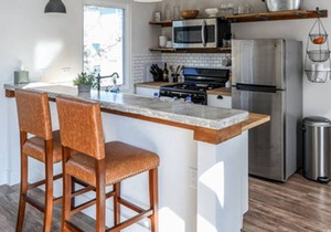 Close to bars & restaurants, UT, downtown & more. New, comfortable & fantastic