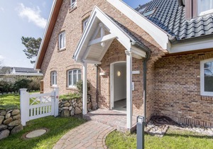 Close to the beach. Quiet. Comfortable. - House Doktor-Ross-Straße