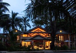 Cloud Forest Bridge King Room at Hona Beach Hotel
