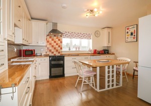 CLOVERMEAD COTTAGE, pet friendly, with a garden in Findern