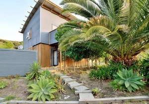 Coast Retreat Muriwai - Walk to the Beach!