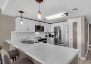 Coastal Chic 2/2 Close to the Beach! Sleeps 6!