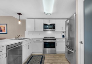 Coastal Chic 2/2 Close to the Beach! Sleeps 6!