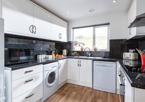 Coastal eco-home for up to 6, short walk from Porthtowan village and beach