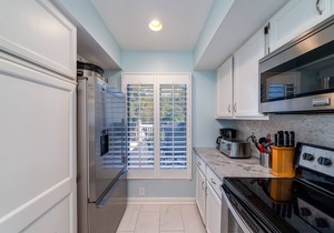 Coastal luxury at 774 Spinnaker-charming 2-BR villa in Seabrook Island, steps from beach and golf.