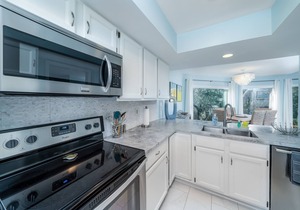 Coastal luxury at 774 Spinnaker-charming 2-BR villa in Seabrook Island, steps from beach and golf.