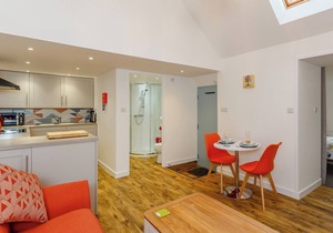 Cobbler’s Cottage is a lovely old converted byre set within beautiful grounds.