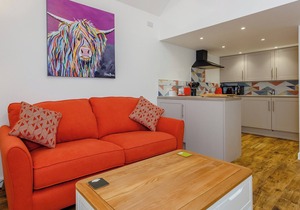 Cobbler’s Cottage is a lovely old converted byre set within beautiful grounds.