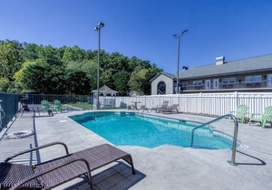 Colonial Crest 110 - Great location! - You can walk to town!