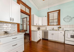 Colorful Victorian - walking distance to the beach & Pleasure Pier