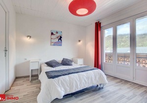 COMBE HUMBERT - Three Bedroom Apartment, Sleeps 8