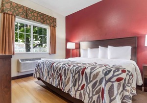 Comfort and Convenience! Pool, Free Parking, Near Union Pacific Museum