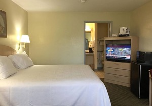 Comfort and Convenience! Free Breakfast & Parking, Minutes to Arkansas Museum