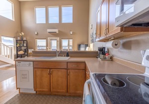 Comfort and Convenience in Downtown Sitka - Suite B