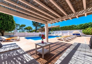 Comfort by the sea: Villa in San Telmo for 10 guests