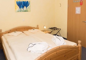 Comfort double room, shower or bath, WC - Hotel u. Landgasthof Zum Bockshahn