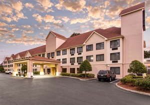 Comfort Suites Wilmington Near Downtown
