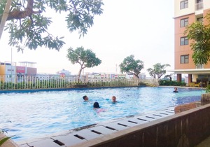 Comfortable 2BR Lagoon Resort Apartment By Travelio