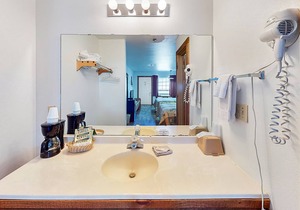 Comfortable and Convenient Studio Near Table Rock Lake w/Free WiFi, Shared Pool