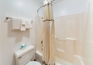 Comfortable and Convenient Studio Near Table Rock Lake w/Free WiFi, Shared Pool