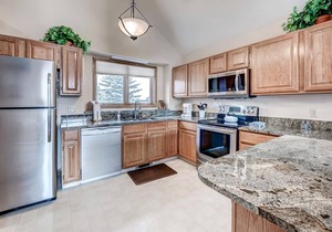 Comfortable and nice condo located a few blocks from Main Street, Frisco. Private Hot Tub!