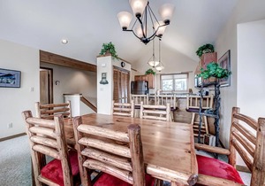 Comfortable and nice condo located a few blocks from Main Street, Frisco. Private Hot Tub!