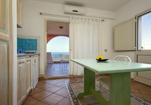 Comfortable apartment with sea view and balcony or terrace