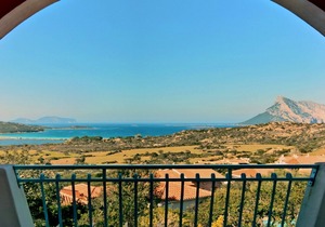 Comfortable apartment with sea view and balcony or terrace