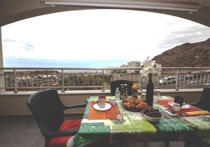 Comfortable apartment with amazing sea views