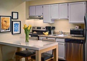 Comfortable Countryside Stay! Onsite Pool, Free Breakfast, Pets Allowed