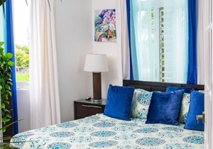 Comfortable, cozy, private bedroom in a lovely private residence