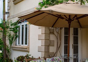 Comfortable, cozy, private bedroom in a lovely private residence