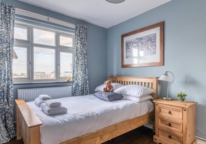 Comfortable Home in Wandsworth by UnderTheDoormat