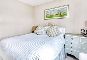 Comfortable Home in Wandsworth by UnderTheDoormat