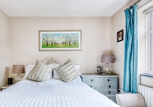 Comfortable Home in Wandsworth by UnderTheDoormat