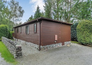 Comfortable lodge with one double with en suite shower and one twin.