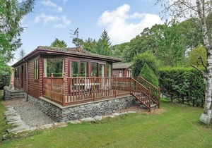 Comfortable lodge with one double with en suite shower and one twin.