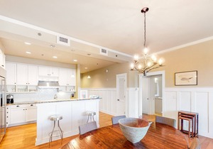 Comfortable & Stylish Condo w/ Free WiFi & Central A/C plus a Shared Pool & Gym