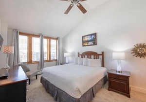Comfortable Zephyr Mountain Lodge Condo with Spectacular View of the Continental Divide condo