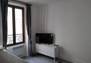 Comfy Parisian studio!