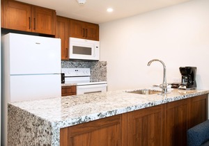 Comfy Studio w/ WiFi, Beach Access, Resort Pool & More!