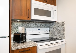 Comfy Studio w/ WiFi, Beach Access, Resort Pool & More!