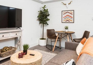 Comfy Studio with Queen Bed, City Walkable!