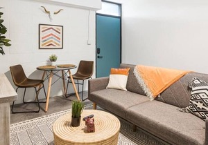 Comfy Studio with Queen Bed, City Walkable!