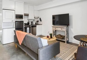 Comfy Studio with Queen Bed, City Walkable!
